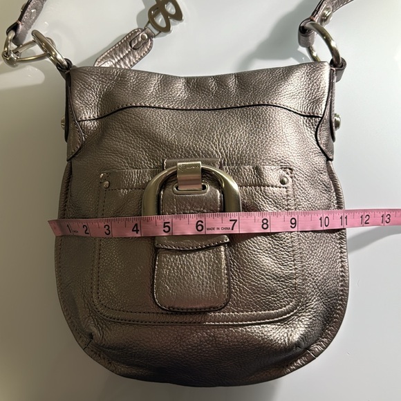 B Makowsky metallic pewter pebbled leather crossbody bag - Picture 11 of 13
